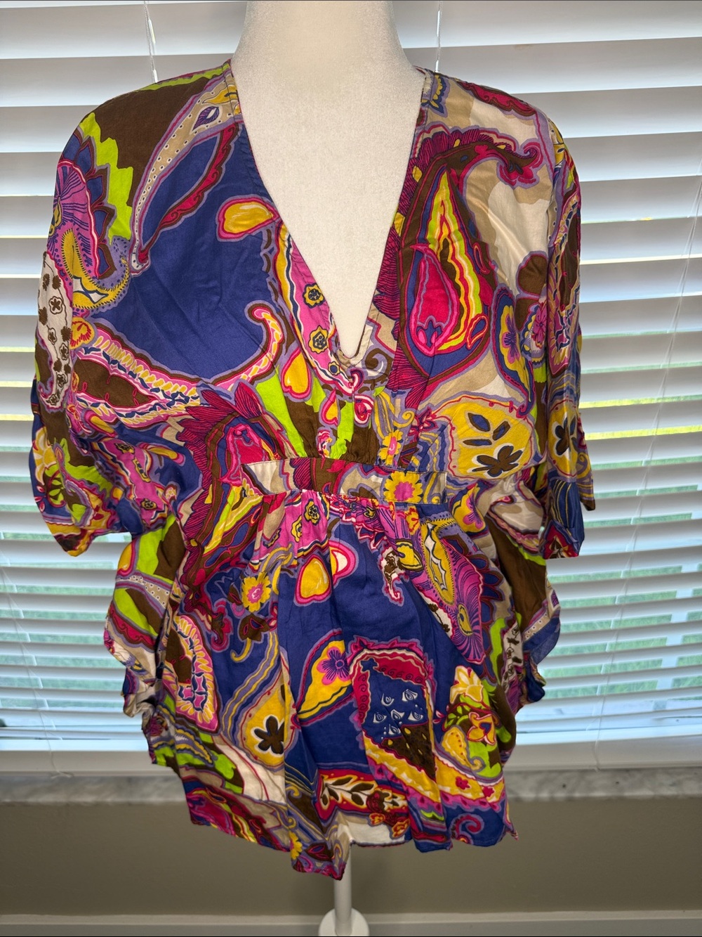 Vibrant Paisley V-Neck Tunic Top in Multicolor
